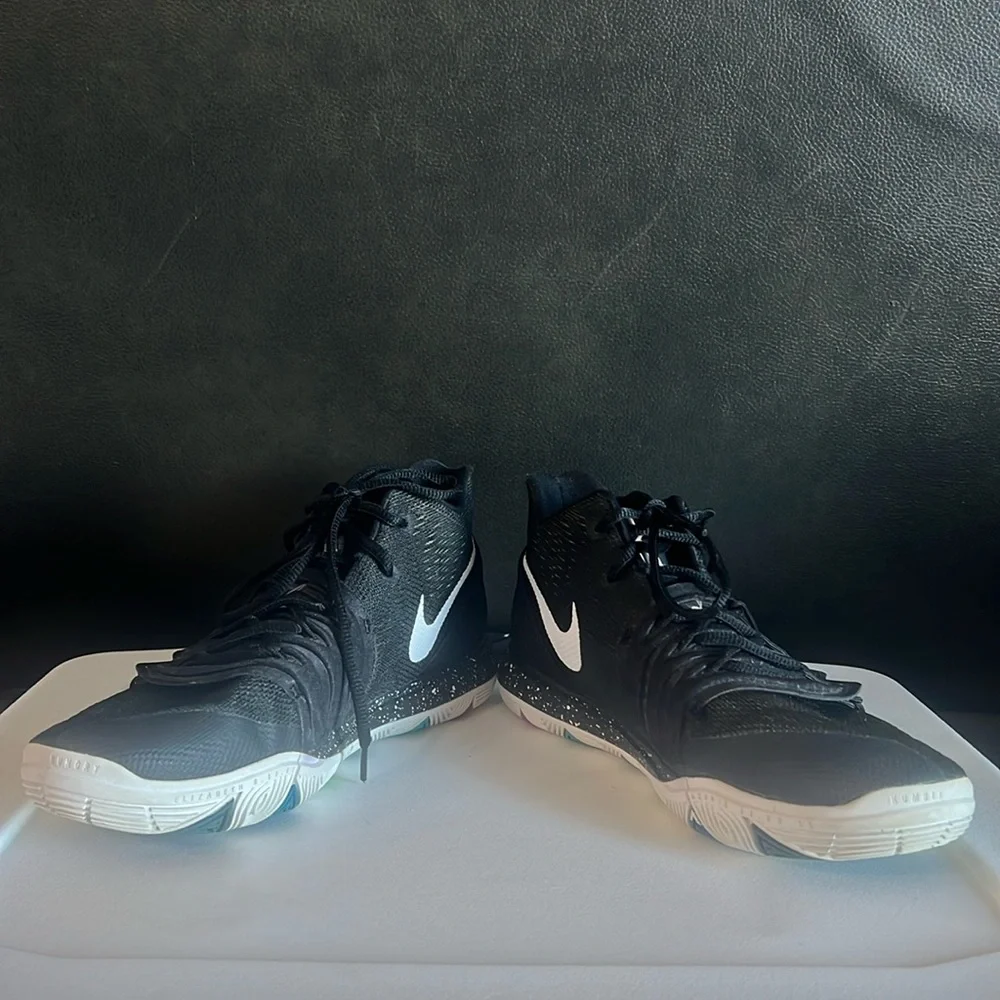 Nike Basketball Shoes, Kyrie 5 (GS), Black Magic, Size 7Y